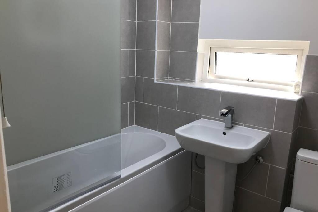 شقة Spacious & Luxurious 1 Bed House In Thamesmead Thamesmead  المظهر الخارجي الصورة